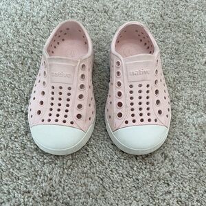 NATIVE SHOES Kid’s Jefferson Water Friendly Slip-On Sneaker | Milk Pink | Size 5
